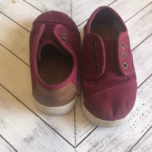 Dark red TOMS!!!!